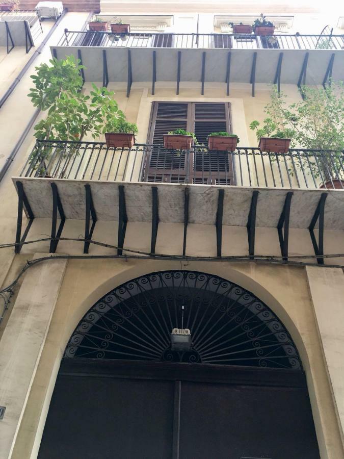 Casa Tea: Nel Cuore Del Centro Storico Palermo Luaran gambar