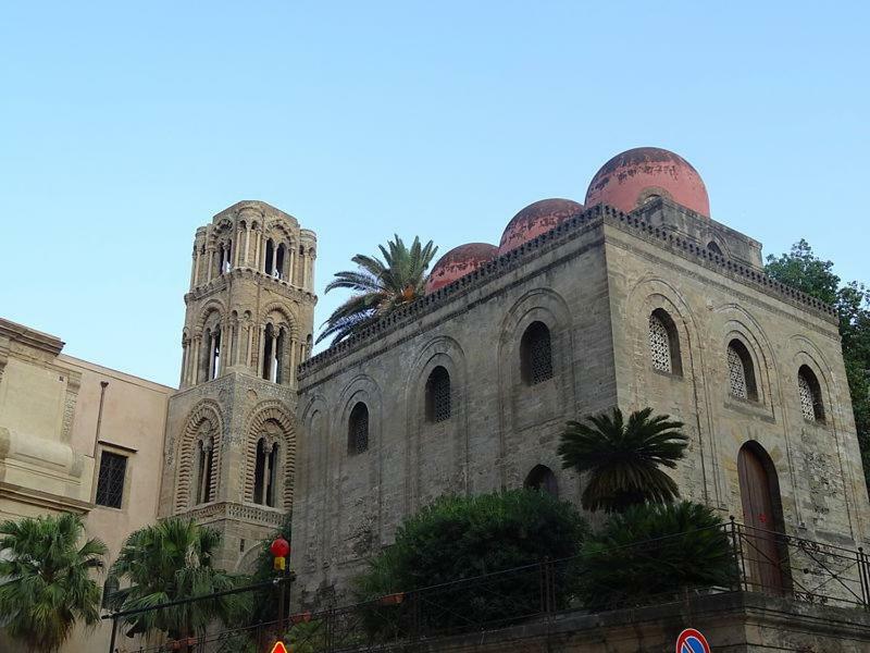 Casa Tea: Nel Cuore Del Centro Storico Palermo Luaran gambar